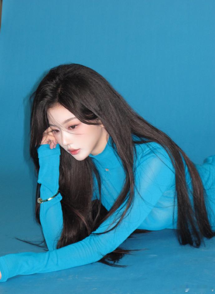 孔雪儿生日刊战报翻看孔雪儿生日刊的内页写真，能感受到造型团队的用心设计。多种风格