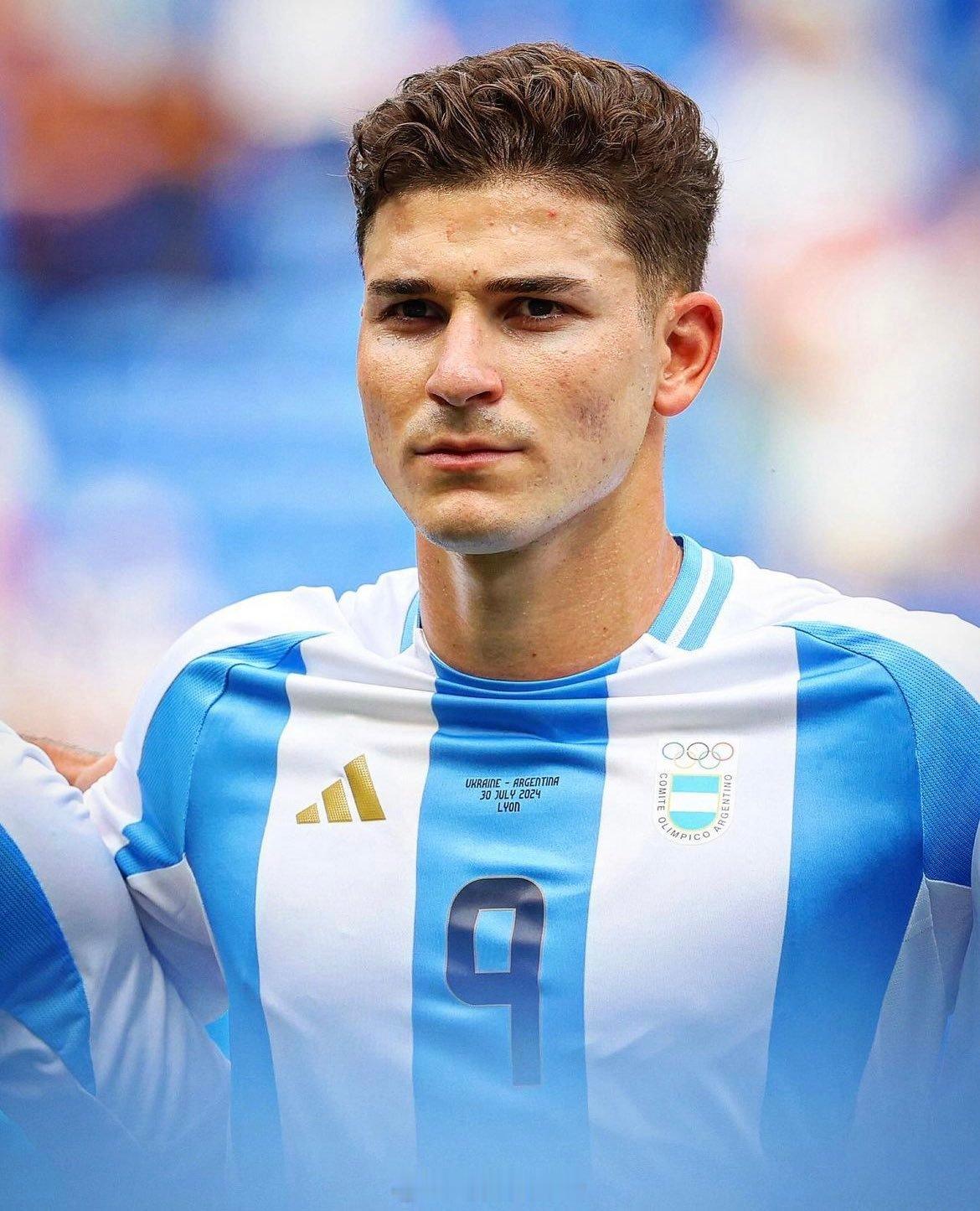 阿尔瓦雷斯的交易应该不会有影响。现在主要还是马竞和切尔西，就是萨穆和加拉格尔交易