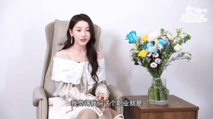 姜贞羽说差不多就是差很多姜贞羽说无条件为角色弯腰“为角色可以无条件弯腰”，姜贞羽