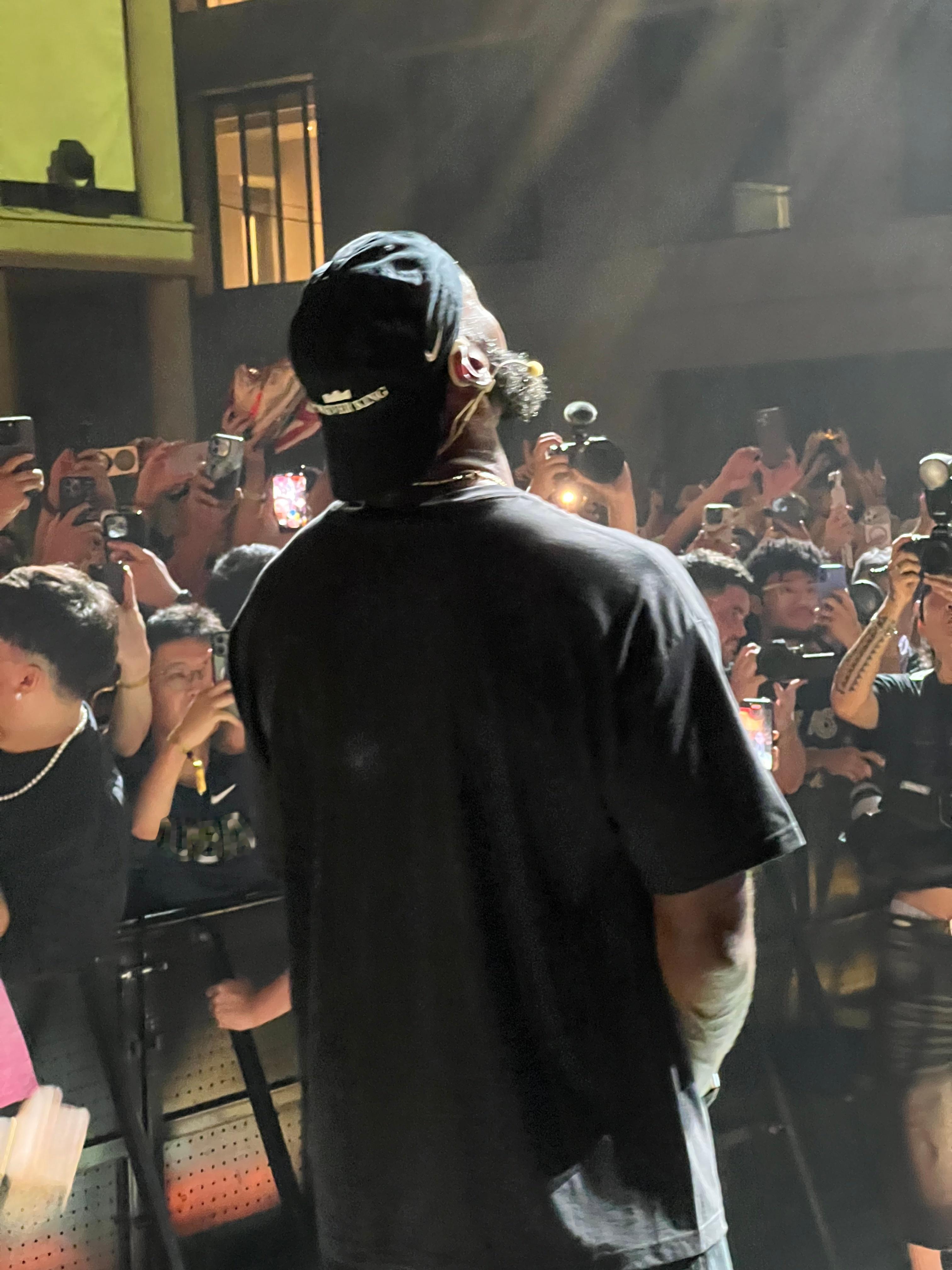 詹姆斯今晚启程飞往成都詹姆斯马不停蹄詹姆斯今晚抵达成都詹姆斯今晚启程飞成都 ​​