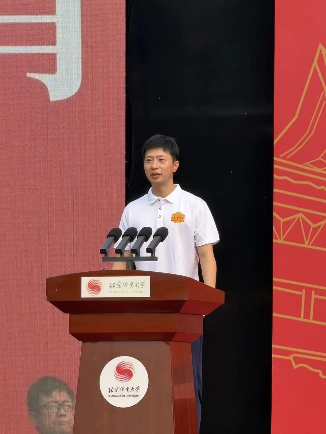 有时候真的很佩服马龙！
不是因为他乒乓球打得好
也不是因为他以前是男队队长，而是