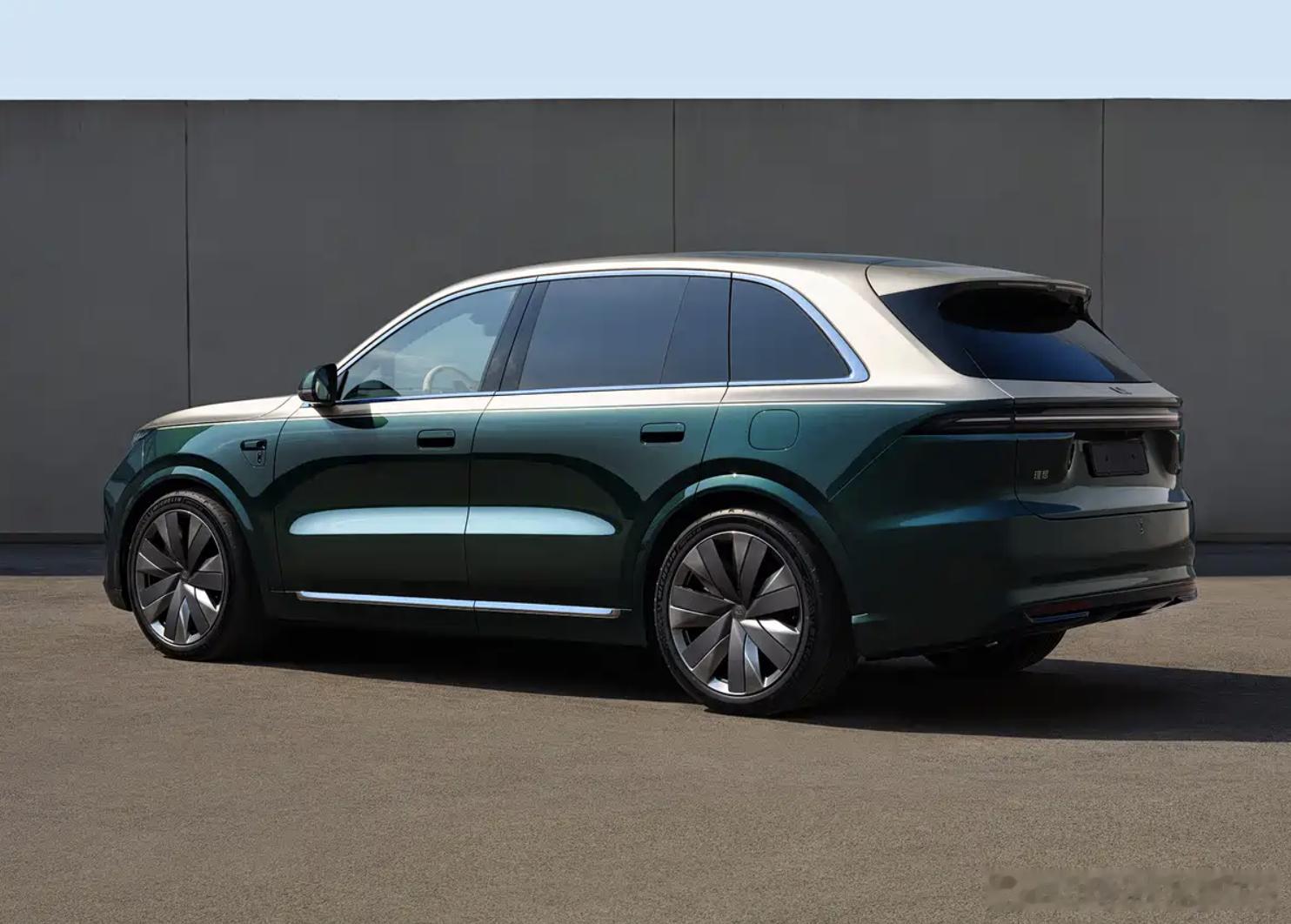 小鹏MONA L03、理想L8 Livis、宝马iX3长轴距版～L03比G6小，