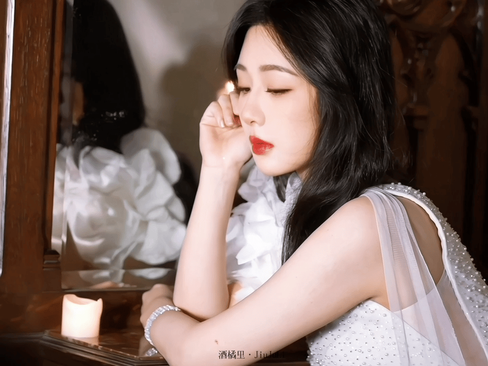 yz#杨紫黄瀛子# 遇见你这么美好的事情，像森林听见风声，像黑夜缠绕清晨。cr