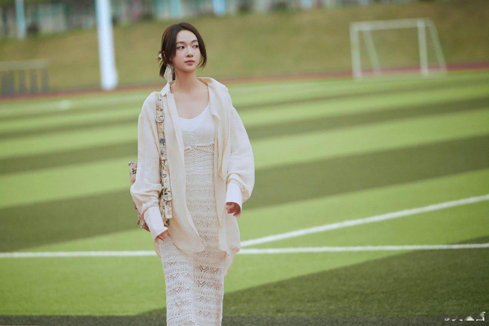 #谁给吴谨言做的妆造#吴谨言这可塑性还挺强的，看了她之前的造型图。无论是落落大方