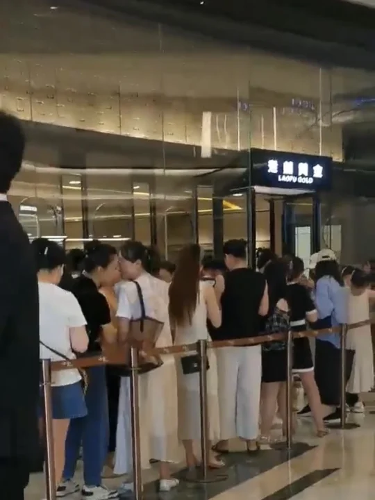 ifc老铺黄金。。一排一个不吱声