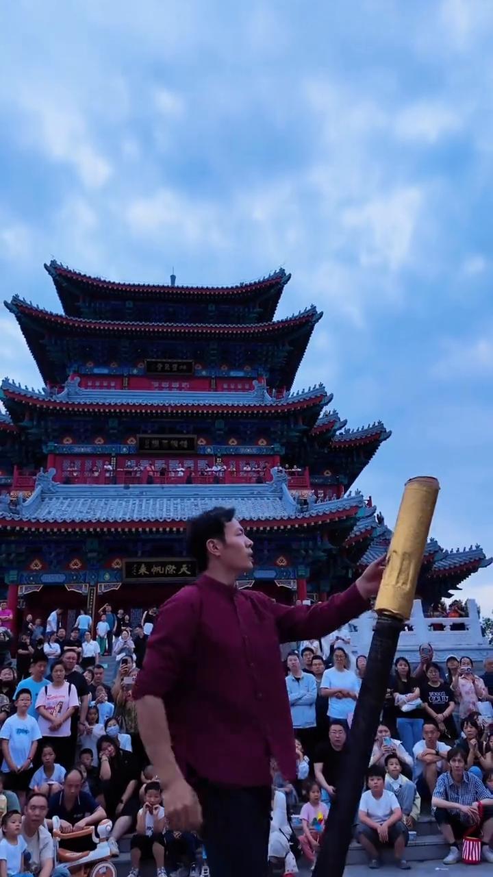 谁叫我伸手不放，谁让我爱很凉。是人是鬼是妖怪。爸爸，掌声。大家欢迎来到男朋友，谢