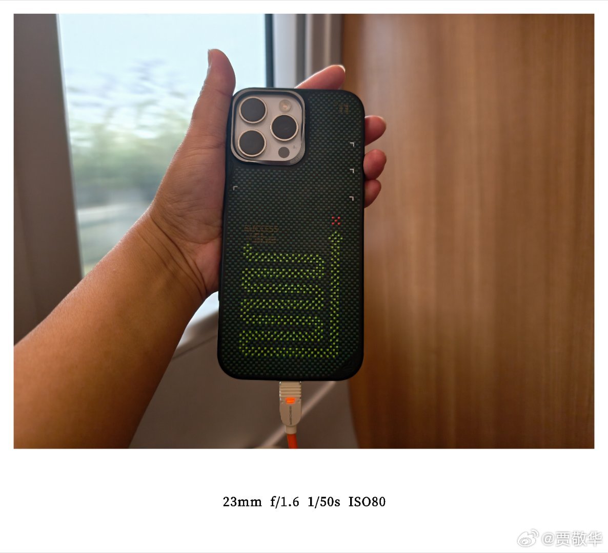 苹果手机电池健康度只要低于100%，出门就能感觉到续航缩水。安卓手机电池健康度低