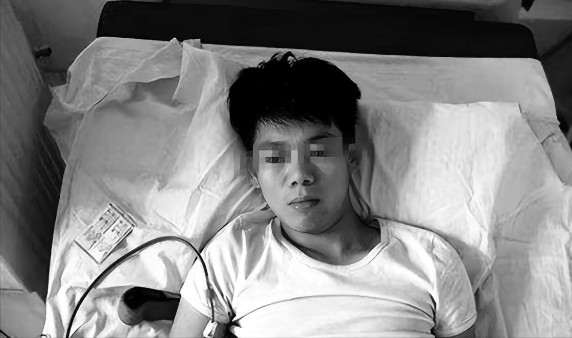 2011年4月，17岁的湖南少年王阳以2万块卖掉了自己的一颗肾，用这笔钱买下了最