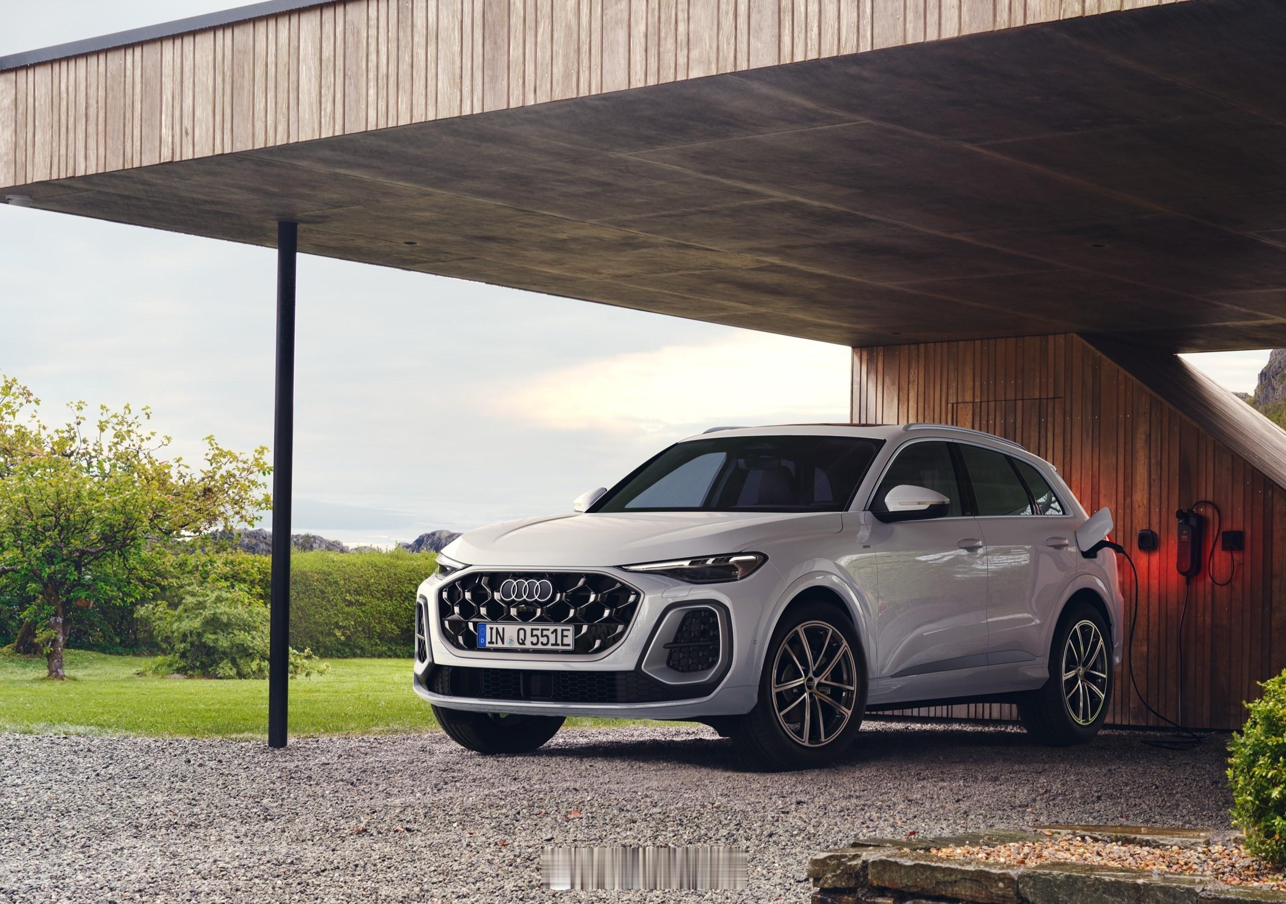 奥迪[超话]全新奥迪Q5 e-hybrid quattro 【新车品鉴】附上一组
