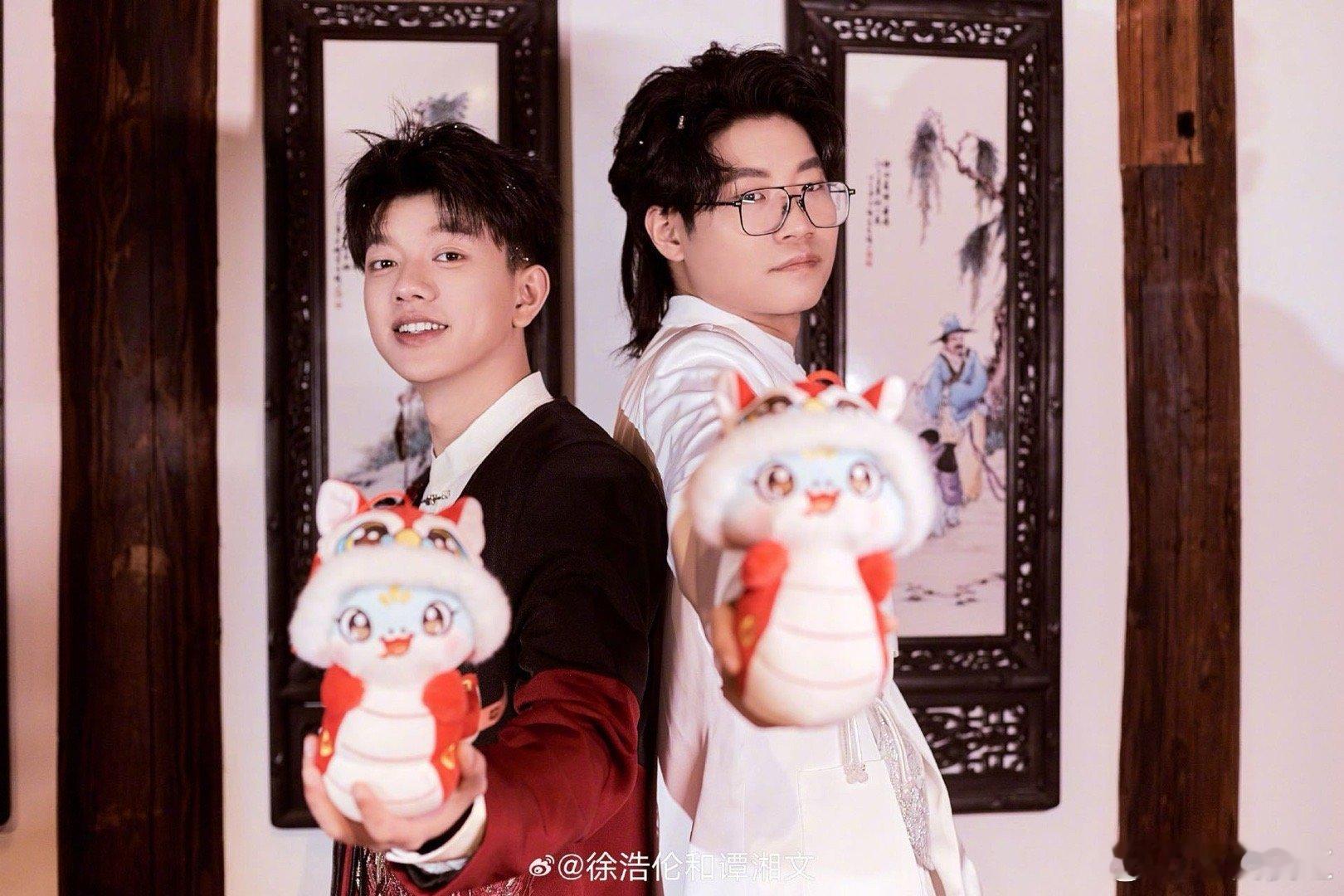 别人是蒜鸟B站联欢会是尊嘟笑鸟 “尊嘟笑鸟”一出，就知道B站又在玩新花样了。让千