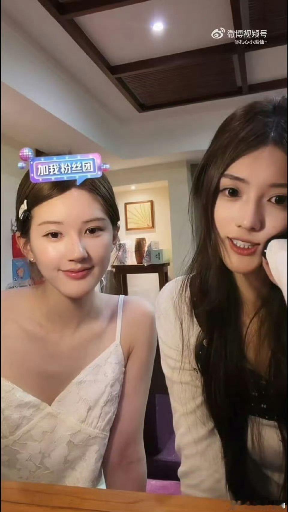 包洁仪签约熠而叁思包洁仪签约熠而叁思，还和露思一起拍了手势舞,希望后面能看到两位