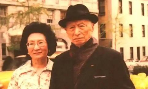 1972年，高层托人邀请在美国定居的顾维钧回国看看，而这个80多岁的老人只回了一