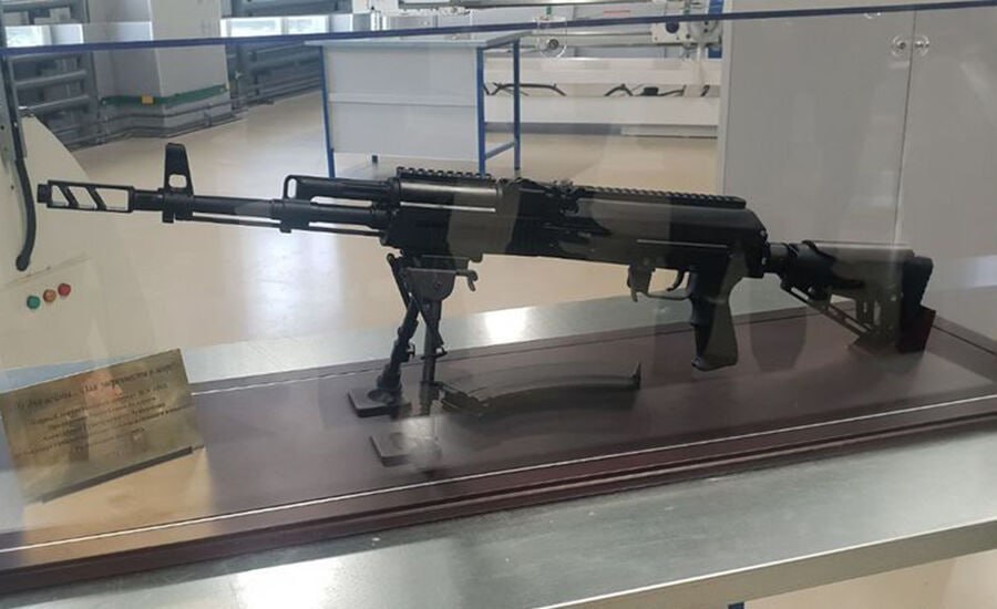 每天认识一件兵器 首款完全白俄罗斯制造的ВСК-100Б自动步枪发布。 