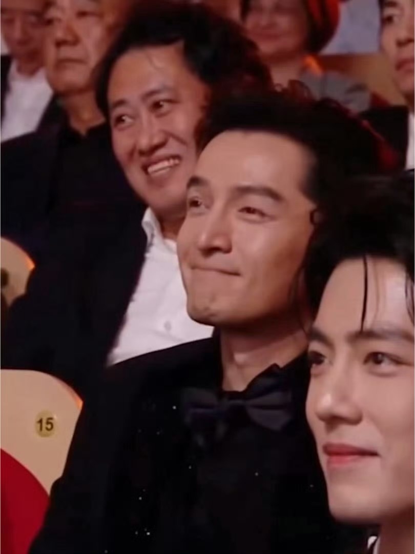 杨紫获奖梅婷胡歌的反应 真心的祝福与赞赏，我们一起恭喜杨紫的小白菊杨紫