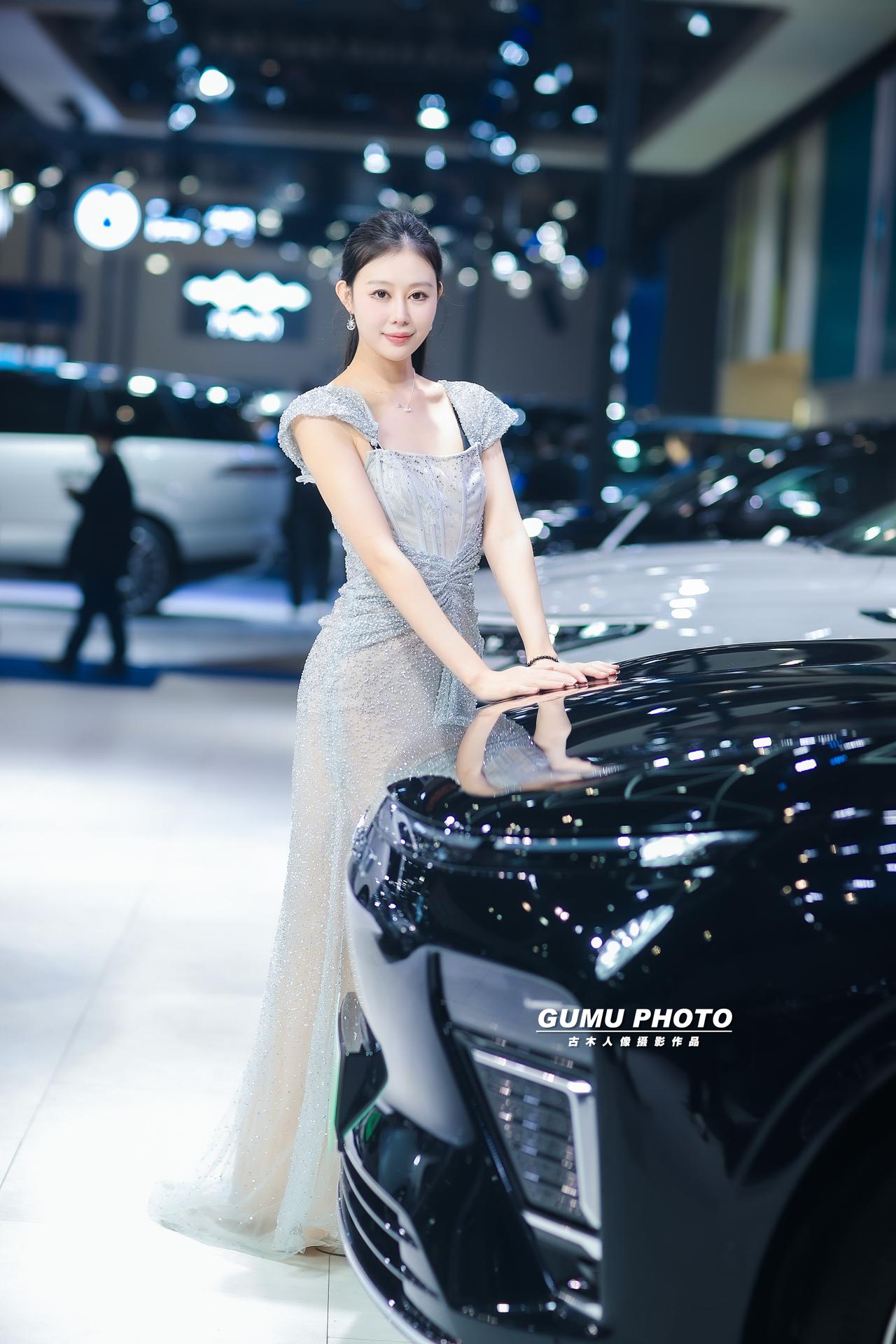 2025重庆汽车消费节星途展台模特小姐姐