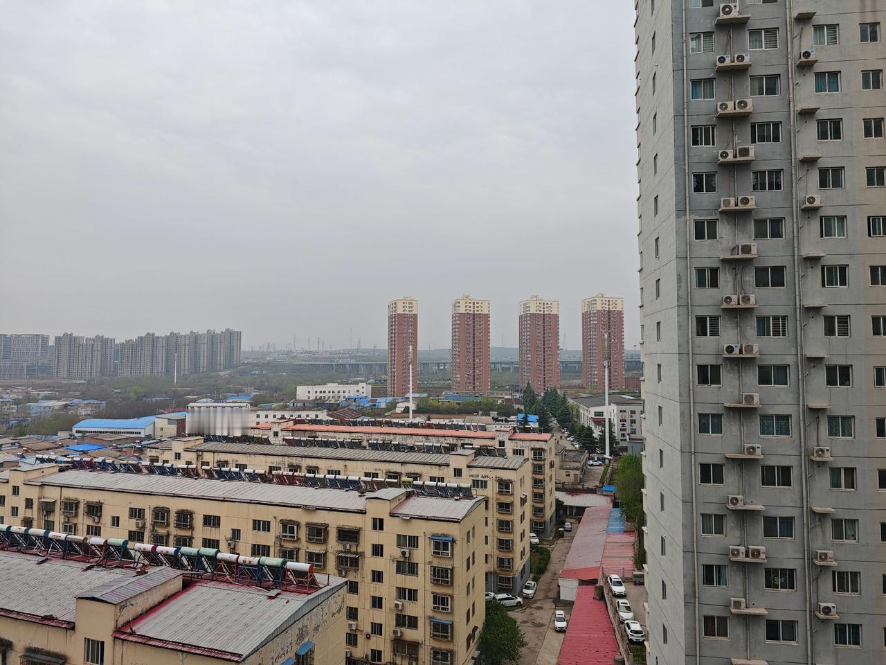 盲测：哪张是手机拍的？哪张是相机拍的？两张图，分别来自小米14Ultra和松下S