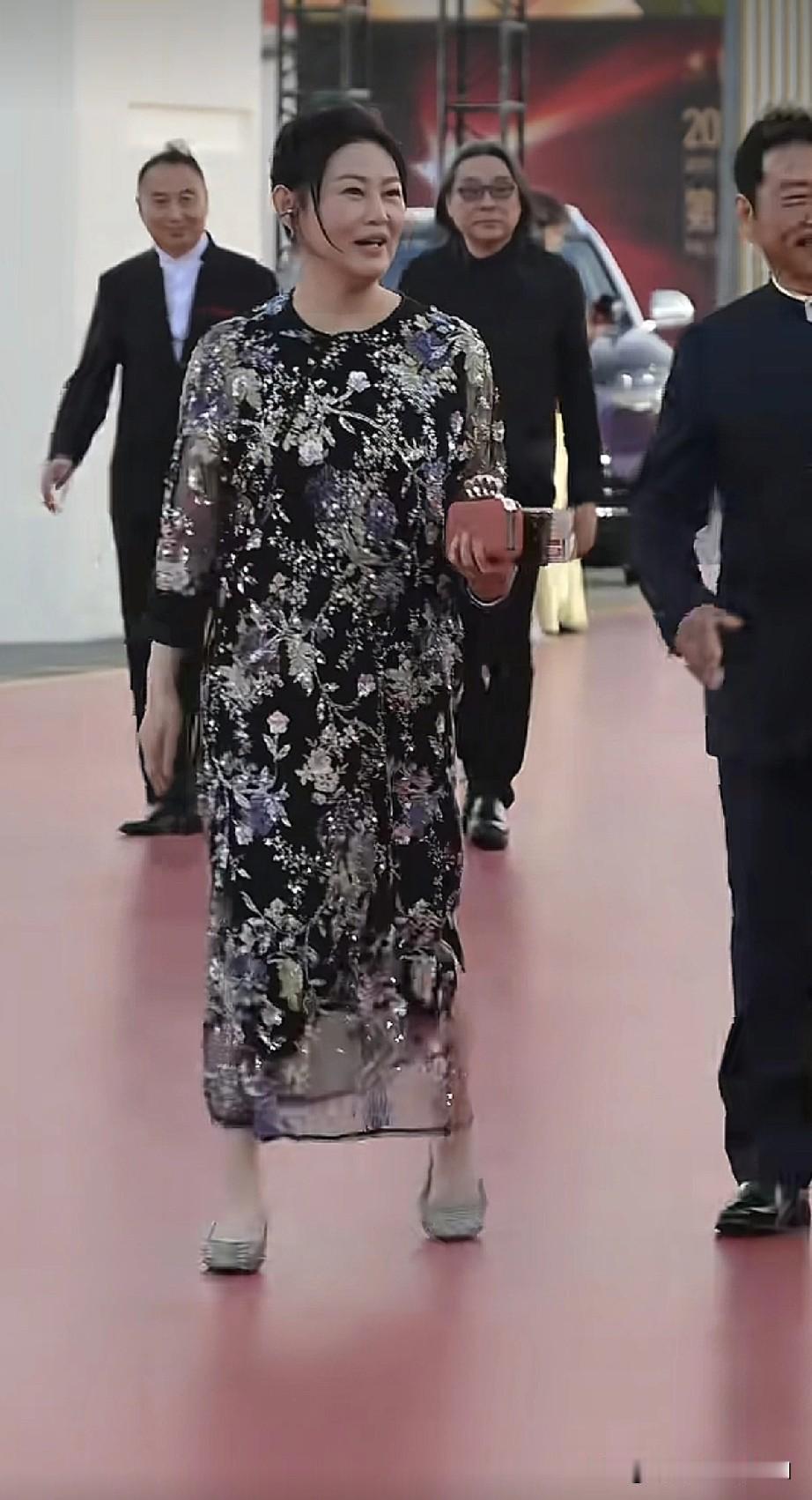 天啊，“最美潘金莲”王思懿：曾撞脸林青霞的她，如今也成了胖大婶！

你还记得19