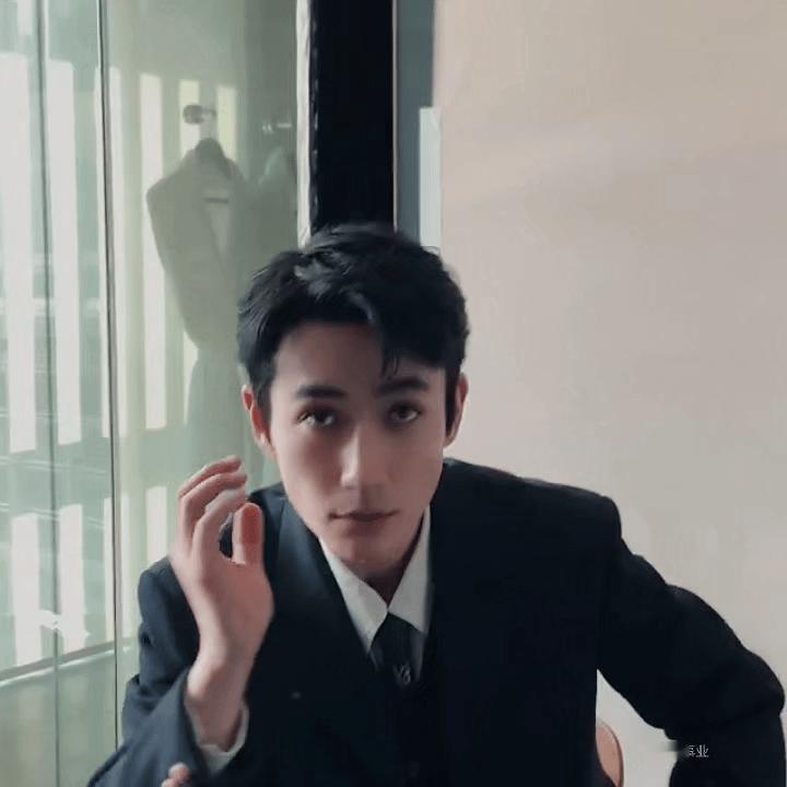 好权威朱一龙朱一龙路易威登品牌代言人