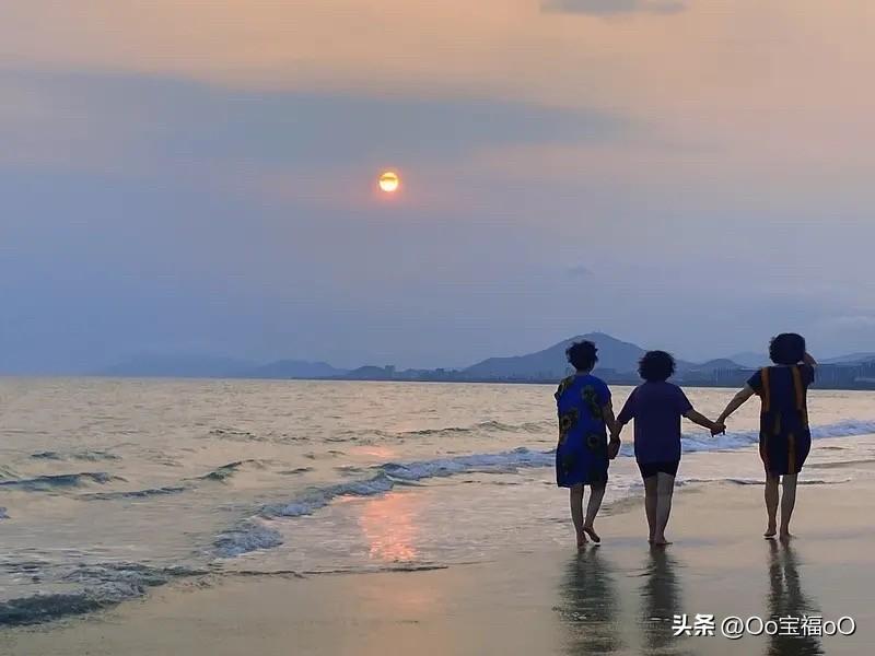 二战相似、方式不同、格局有别、
方式多元、瞬息万变、风声持续、
世间无忧，奇迹难