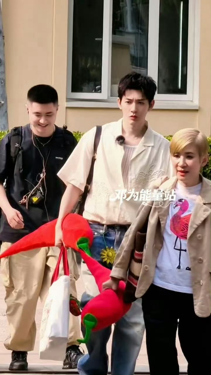 花少8放弃刻意制造矛盾冲突邓为回春蛮明显的，不是大胖小子了