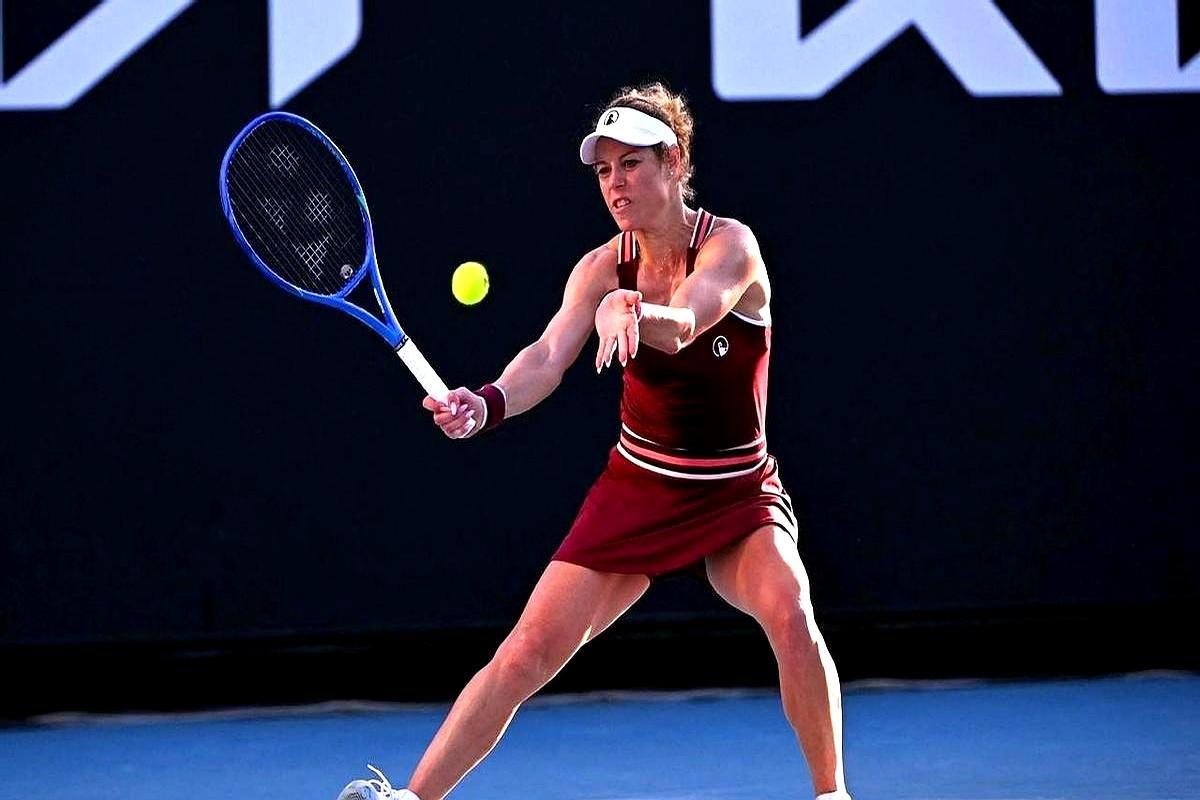 37岁，西格蒙德还在打。
 
澳网首轮，她被18号种子萨姆索诺娃摁在地上摩擦，首