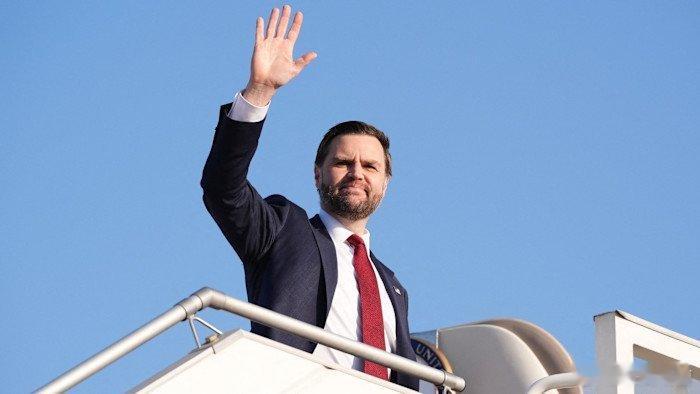 兄弟们，最新消息！万斯已经坐空军二号抵达伊斯兰堡了现在就看伊朗这边愿不愿意谈判了