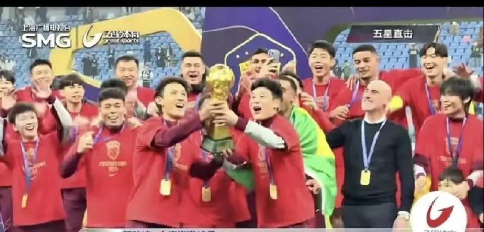 别的队还在“加价加到心疼”时，海港已经悄悄把新核揣兜里。
 
就仨字：合适。
 