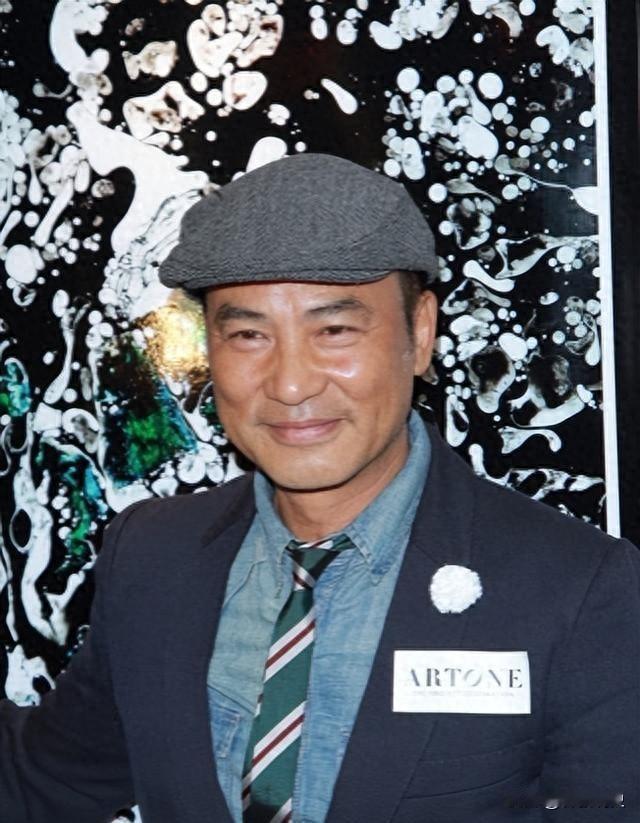 他出道46年零绯闻，为妻女买了26套房子，梦想回山东乐享晚年。[嘘]
在娱乐圈多