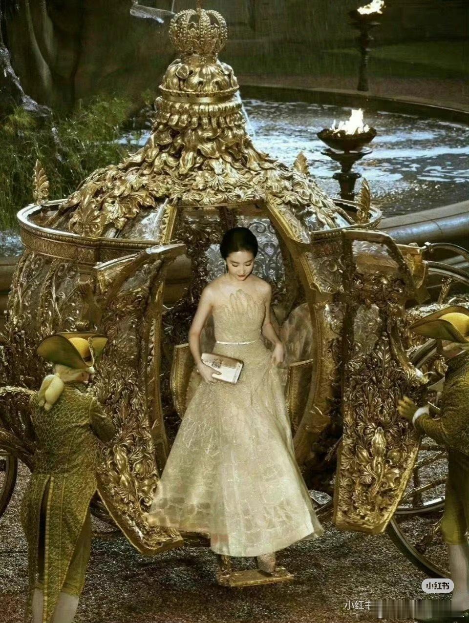 刘亦菲是娱乐圈命最好的艺人，真仙女下凡公主命。坊间传闻都是假的，她是干净的，而且