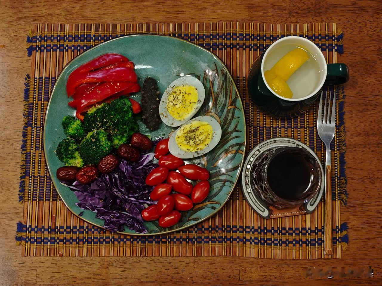 刚从宁波旅行回来，一称体重直接涨了4斤多，脸肉眼可见地圆了，连早上洗脸都感觉洗面