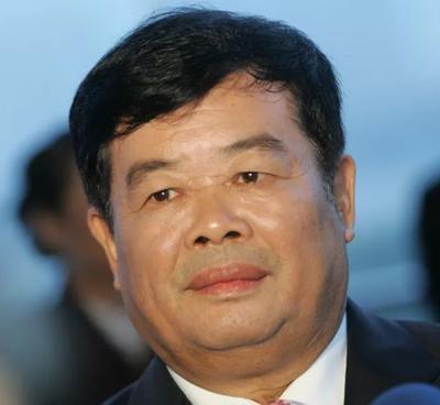 1990年，一个名牌大学生到福耀公司求职，曹德旺看了简历后直接说：