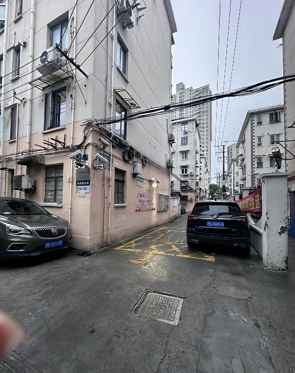上海人有多爱别克？路过杨浦区某小区，车位不算多，但别克车真不少。从GL8到君越、