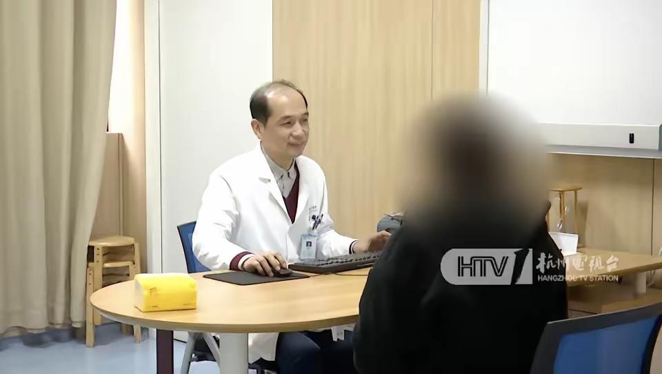 别把躁狂当开窍

那个女生初三时像变了个人，睡得少，学得快，成绩一路冲上去。家长