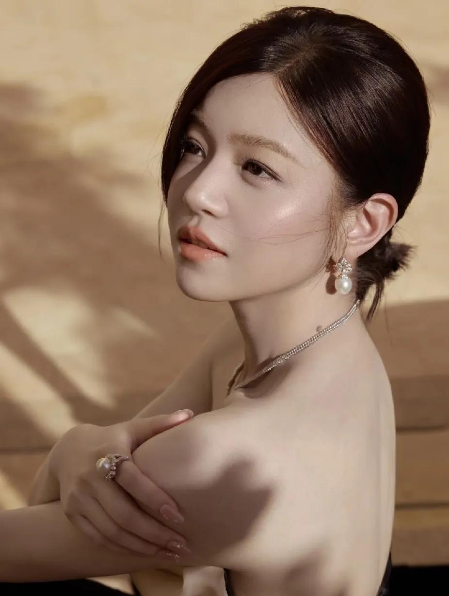 陈妍希估计很难再结婚了。
不是没人敢娶她，
她已经42岁了，不是没有喜欢她，而是