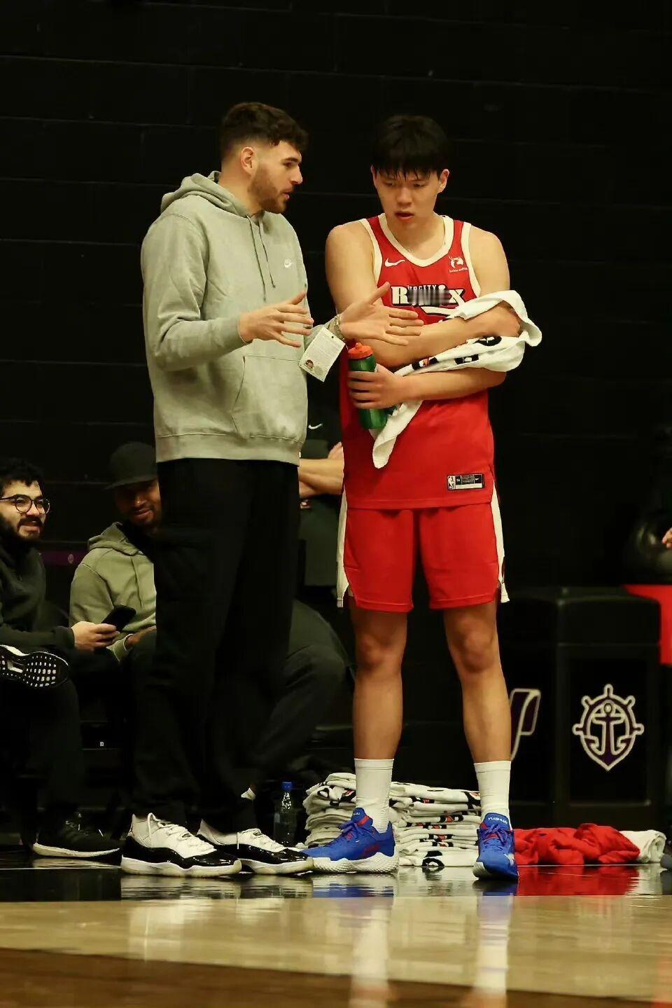 开拓者￼官方宣布，球队将杨瀚森￼和吕佩尔￼下放至G联赛混音队。今天上午10点，混