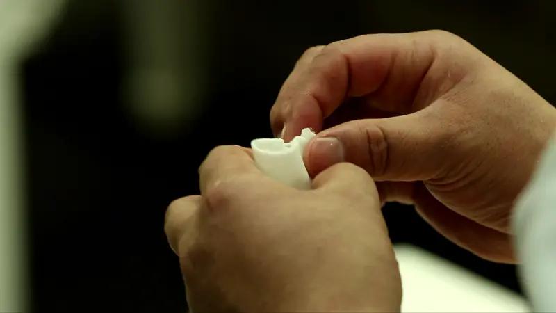 有一个广为人知的创新案例，一家牙膏厂的女工提议将牙膏口扩大10厘米，厂长对她予以