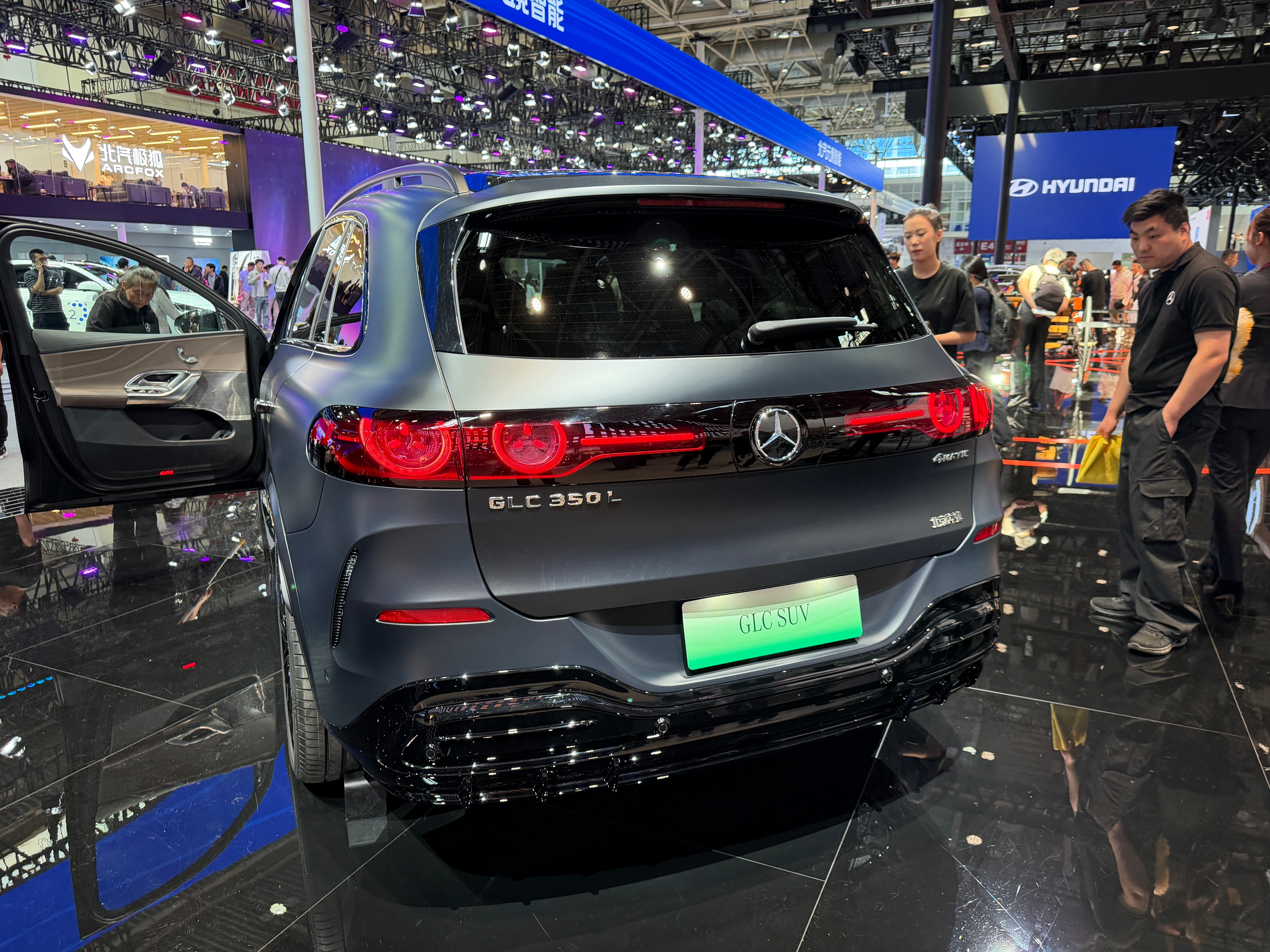 这俩哪个好看？我怎么觉得奔驰更胜一筹？ 