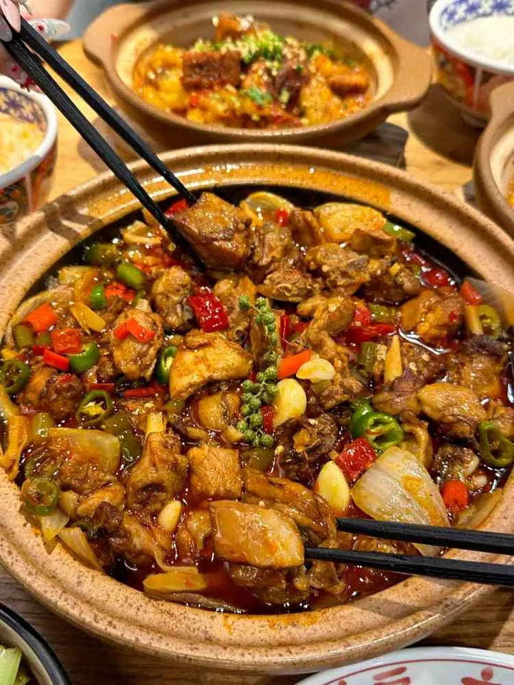喻儿砂锅双椒鸡·重庆大排档