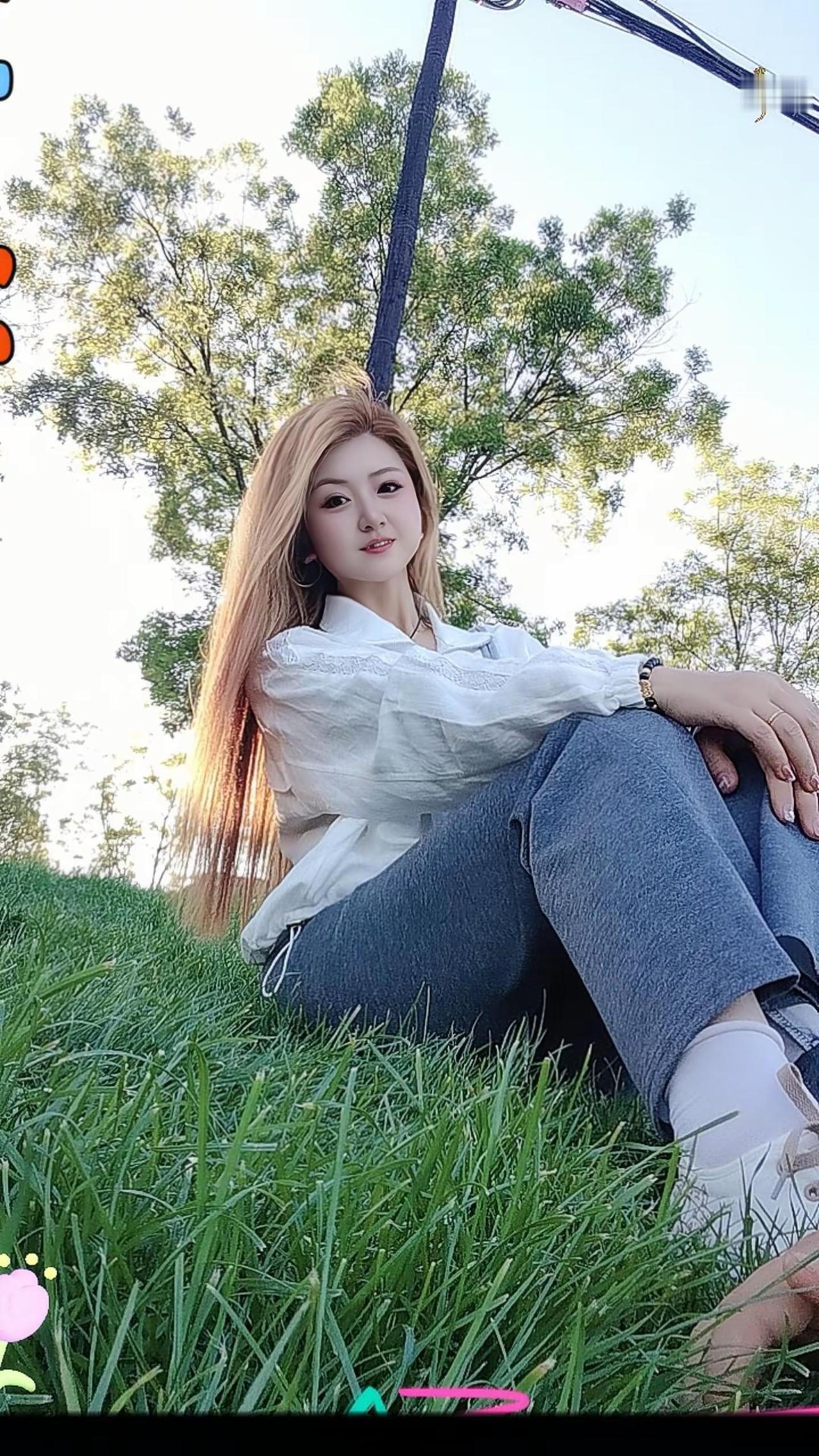 穿自己喜欢的衣服，和不累的人相处，让花成花，让树成树。 落落大方