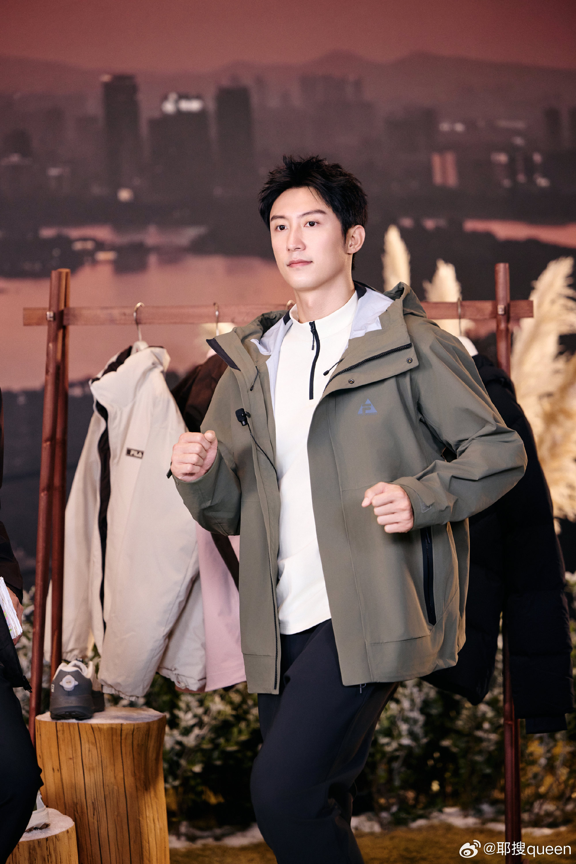  景瑜！看过来！这又帅又苏的样子，直接把我拿捏得死死的，对！就这样散发你的魅力！