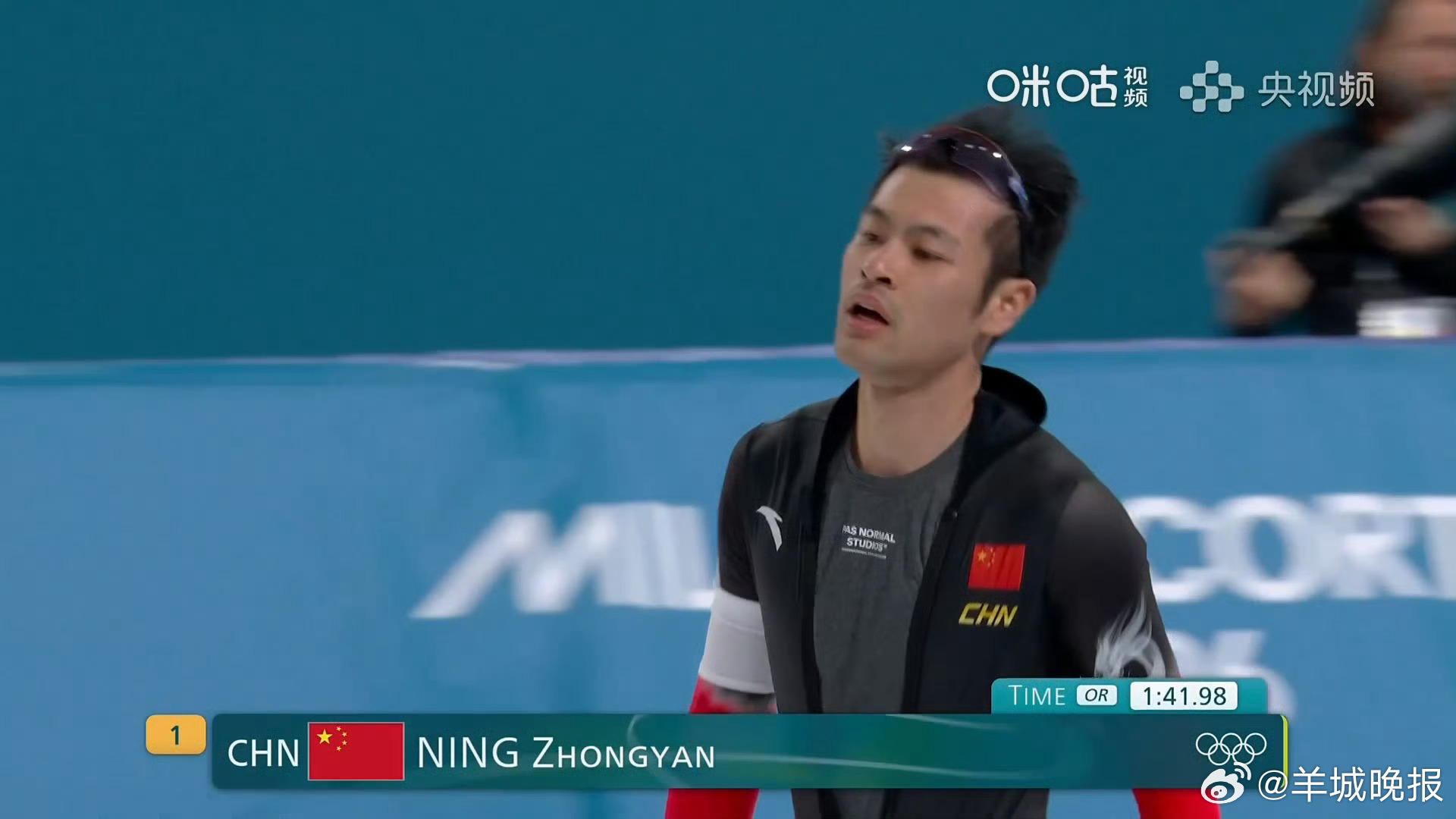 【#宁忠岩破奥运纪录夺金#】#中国队第三金来了#米兰冬奥会速度滑冰男子1500米
