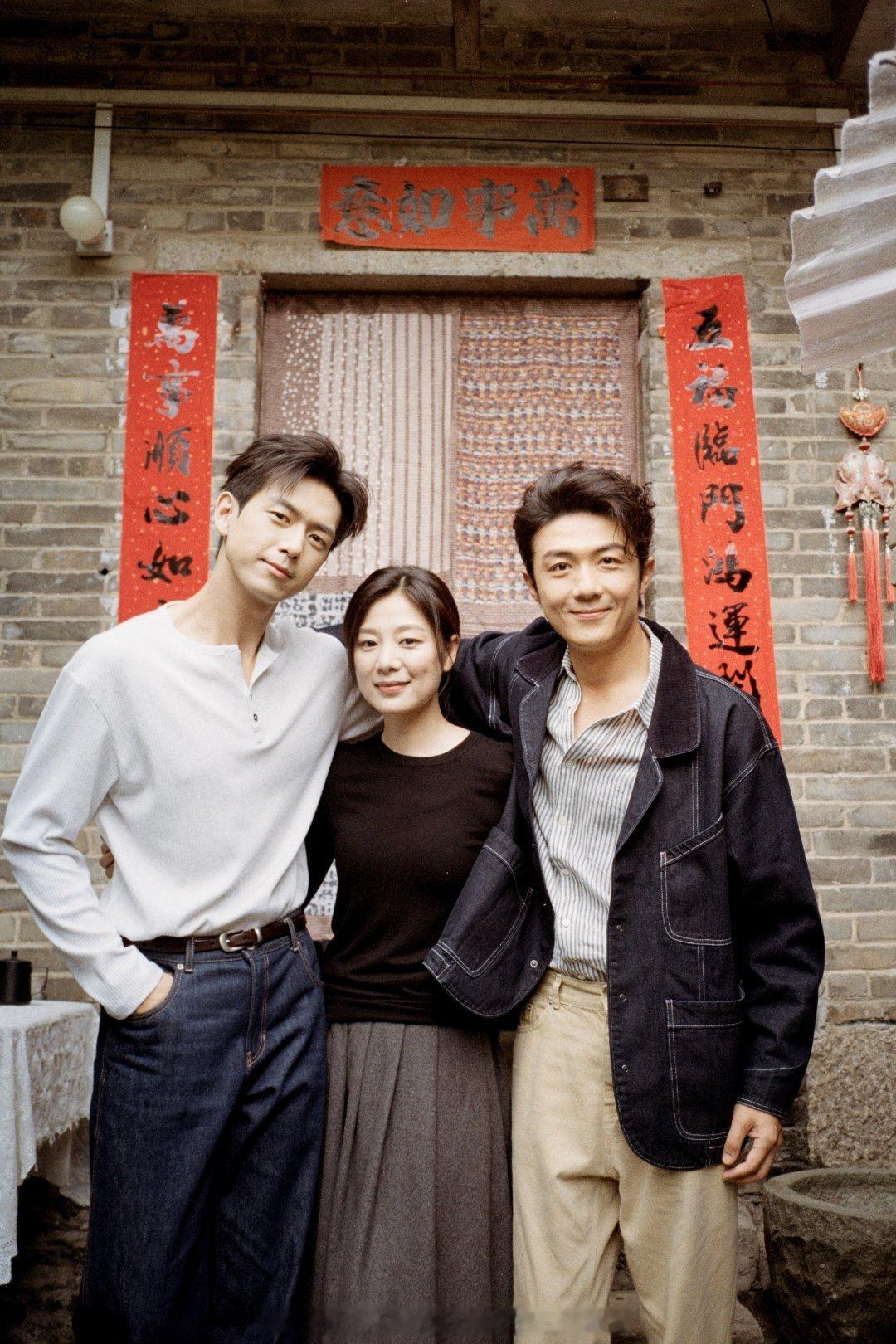 李现王真儿李泽锋合照七年后再同框，眼里还是当年的光，身边还是熟悉的人，这波回忆杀