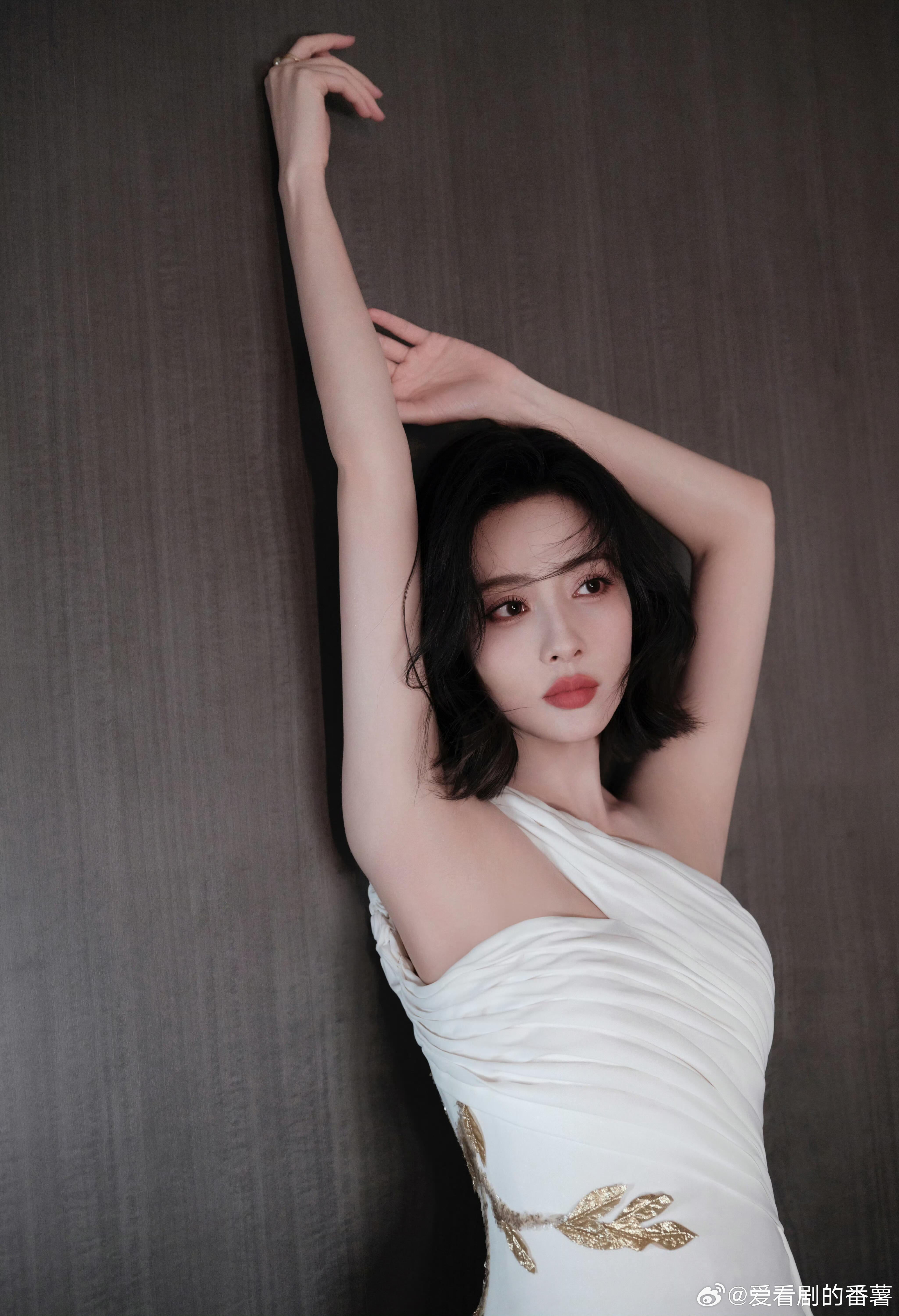 孟子义[超话]  孟子义美如画中女王，清冷气质太让人心动孟子义有着精致立体的五官