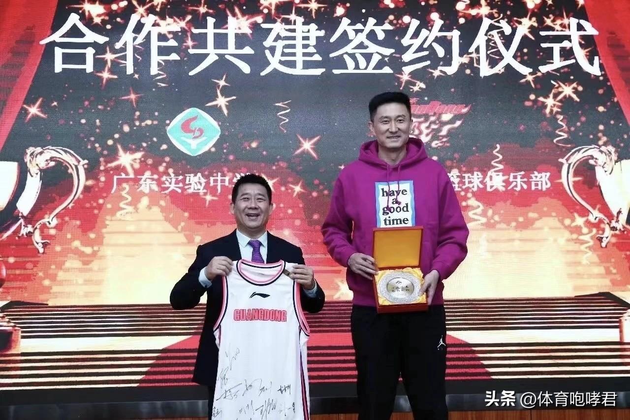 广东男篮招兵买马！
今天晚上20：57，广东男篮发文表示将于4月24日-26日举