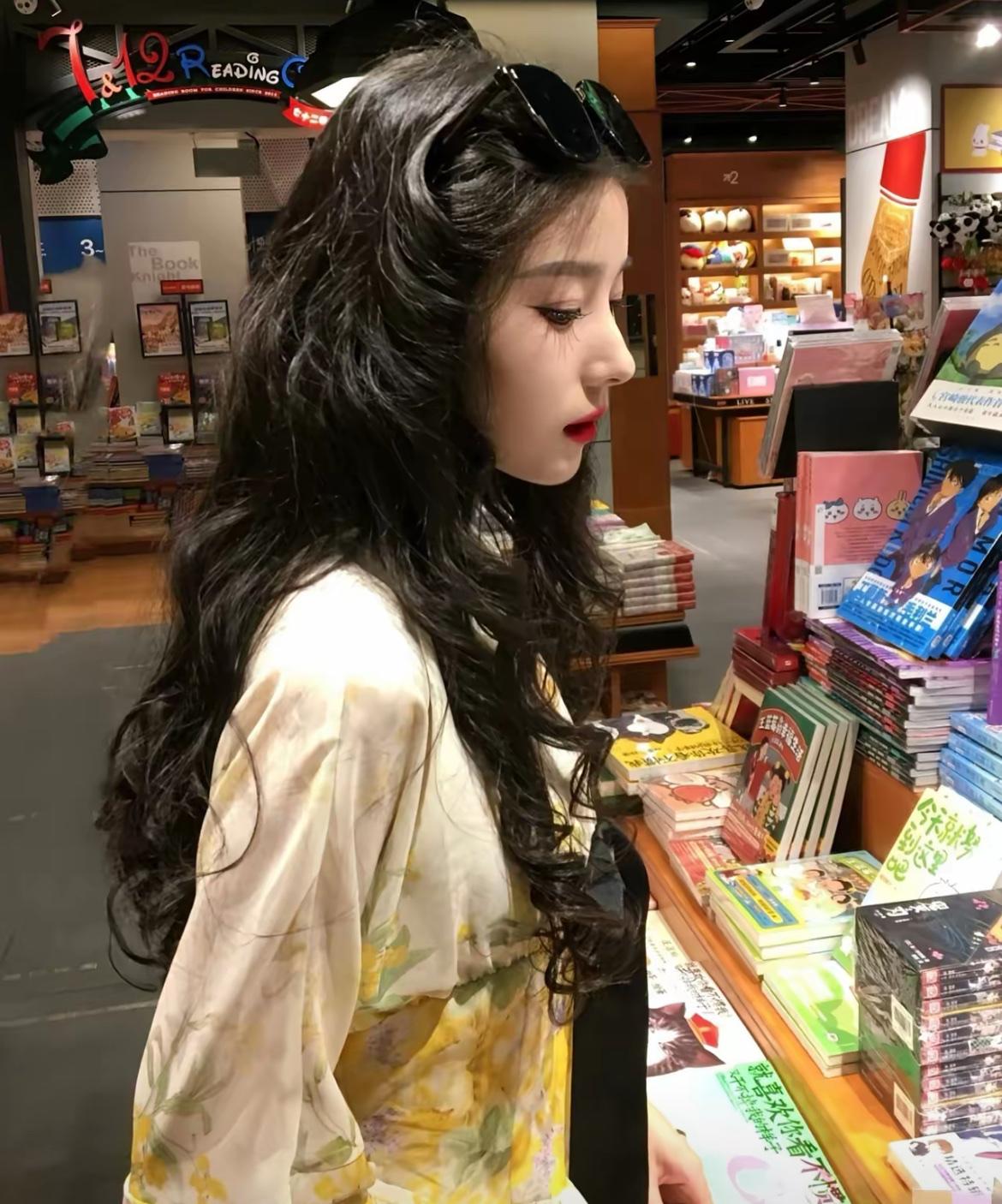 闺蜜说，
千万别心疼男友，
你越是心疼他，
他越不在意你。

男人不能宠，越宠越