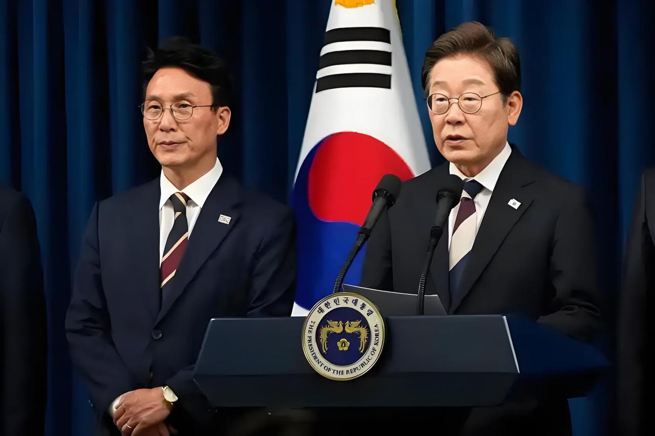 李在明还算聪明，对中国实行免签。

2025年8月6日，韩国国务总理金民锡宣布，