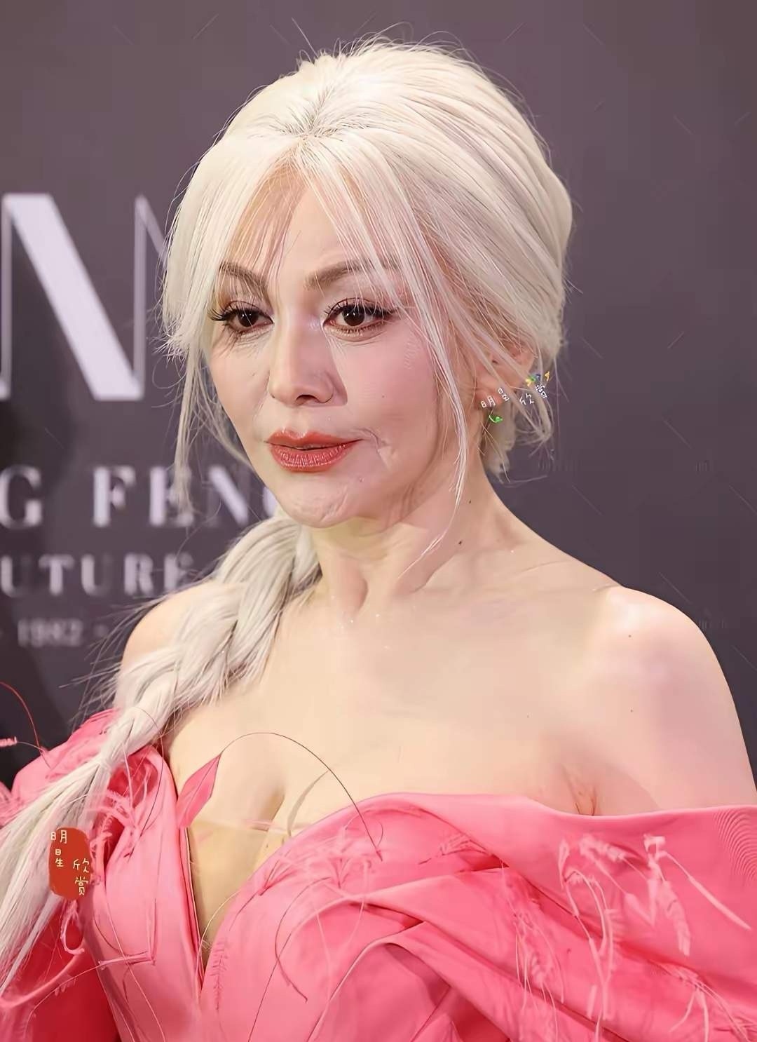 王琳，太让人意想不到了！久未露面的雪姨王琳突然冲上热搜，不过不是因为她要再婚了，