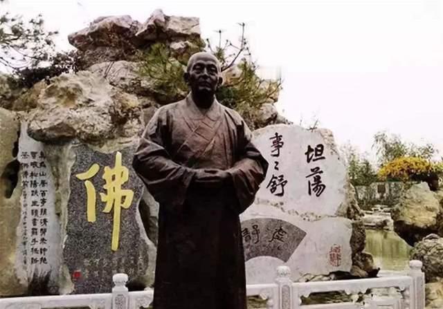 【琅河财经】开国大典时，天安门城楼上其实有一位僧人。这位僧人的法号也非常牛逼，叫