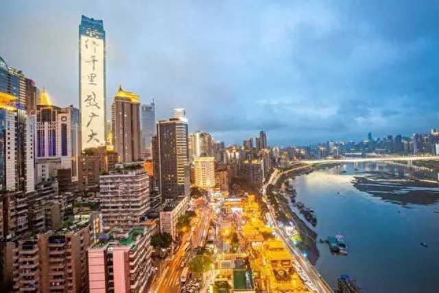 重庆优势很明显，成都，郑州，武汉，苏州无法超越....
1. 山水都市：独特的山