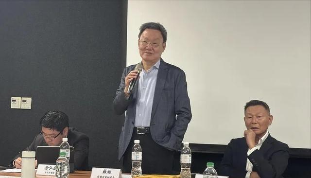 马英九执政时第一核心幕僚苏起最新研判称，关于如何完成两岸统一，北京给华盛顿与台北